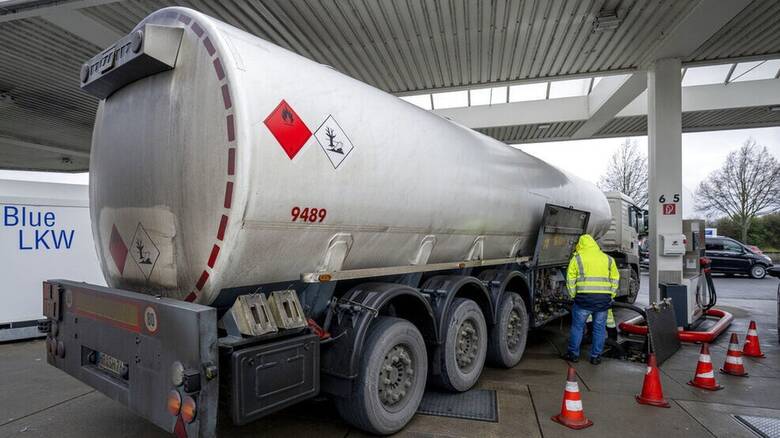  Σοκ: Η Ρωσία σταματάει για 6 μήνες τις εξαγωγές βενζίνης